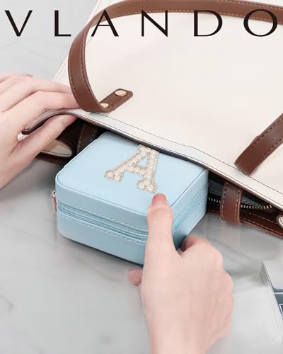 Vlando Bridesmaid Gifts for Wedding Day, Bridesmaid Gifts for Women, Bridesmaid Proposal Gifts Unique Gifts, Wedding Travel Essentials Small Jewelry Box, Travel Jewelry Case - Letter T, Pink