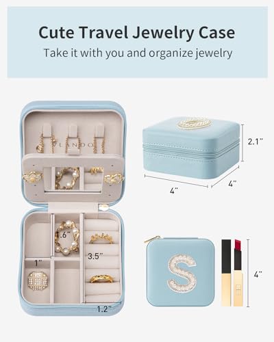 Vlando Bridesmaid Gifts for Wedding Day, Bridesmaid Gifts for Women, Bridesmaid Proposal Gifts Unique Gifts, Wedding Travel Essentials Small Jewelry Box, Travel Jewelry Case - Letter T, Pink