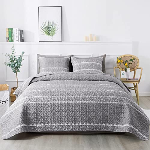 Andency Sage Green Quilt Set King (106x96 Inch), 3 Pieces(1 Striped Triangle Printed Quilt and 2 Pillowcases), Bohemian Summer Lightweight Reversible Microfiber Bedspread Coverlet Sets