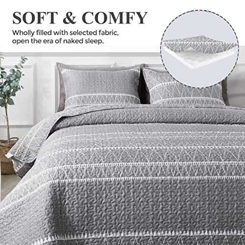Andency Sage Green Quilt Set King (106x96 Inch), 3 Pieces(1 Striped Triangle Printed Quilt and 2 Pillowcases), Bohemian Summer Lightweight Reversible Microfiber Bedspread Coverlet Sets