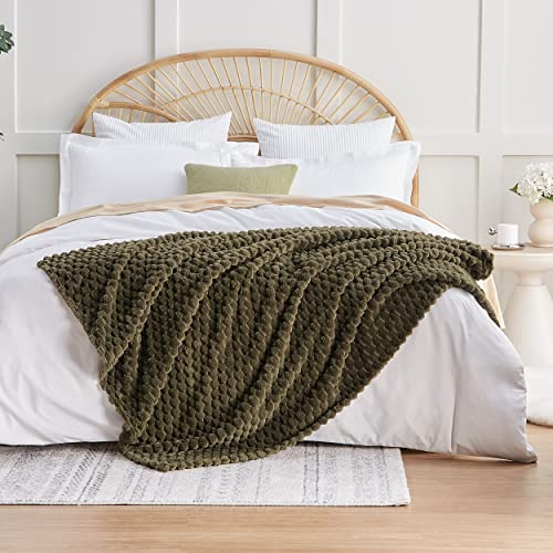 EXQ Home Fleece Throw Blanket for Couch or Bed - 3D Ribbed Jacquard Decorative Blankets - Cozy Soft Lightweight Fuzzy Flannel Blanket Suitable for All Seasons(50"×60",Light Grey)