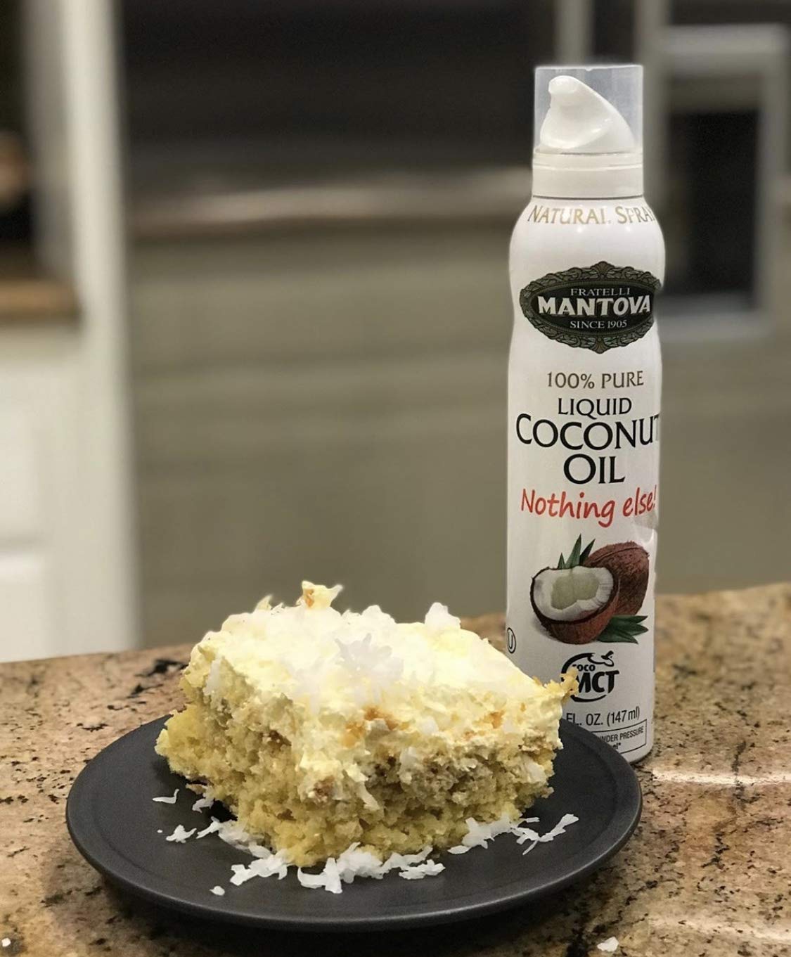 Mantova Coconut Oil Spray, 100% Pure Cooking Oil, Ideal for Healthy Keto Snacks, Baking, Grilling, and Seasoning - Versatile Dispenser for Spray, Drip, or Stream with No Waste, 5 oz