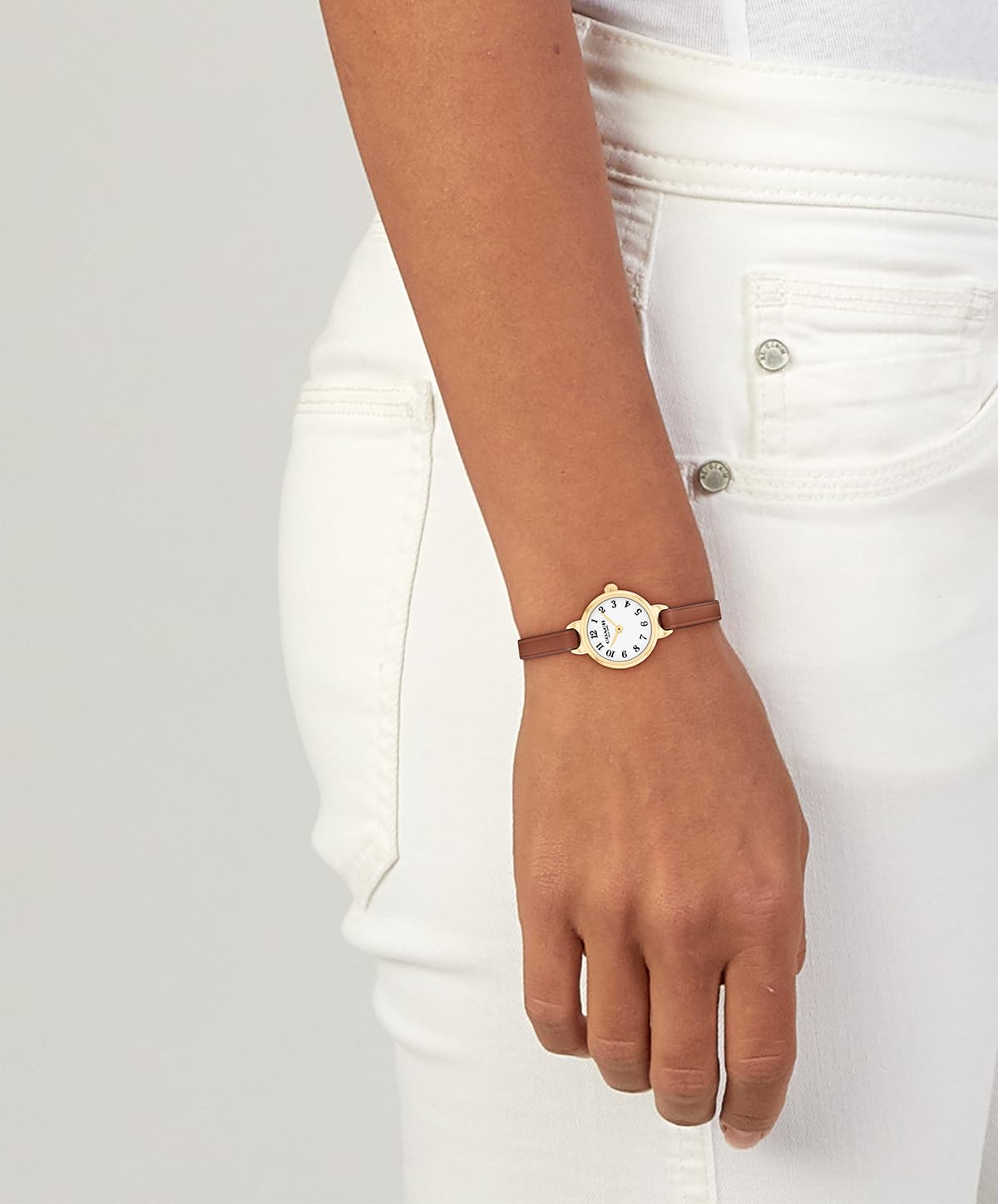 COACH Iris Women’s Quartz Watch - Leather Strap, Classic Round Dial with Numeral Markers - Classic, Versatile Timepiece - Gift for Her 22.5mm