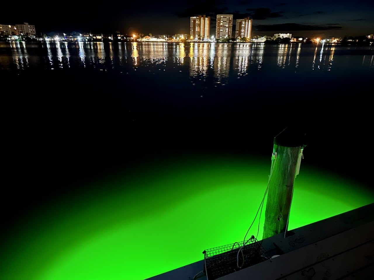 Saltwater Approved Barnacle Burner Underwater Fish Light, 250 Watt Extreme Brilliant Green 21,000 Lumens Single Dock Light 50' Marine Grade Lamp Cable, Automatic Dusk to Dawn, Easy Self Installation.
