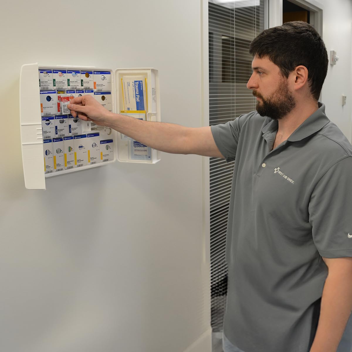 First Aid Only 1000-FAE-0103 50-Person SmartCompliance OSHA First Aid Kit for Businesses, Large Plastic First Aid Cabinet with Medications, 245 Pieces