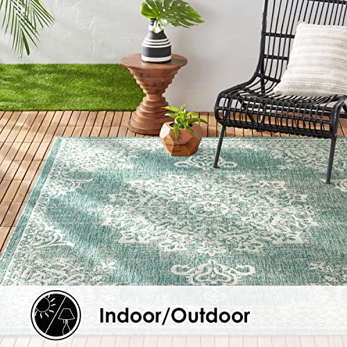 Nicole Miller New York Patio Country Azalea Transitional Medallion Indoor/Outdoor Area Rug, Blue/White, 5'2"x7'2"