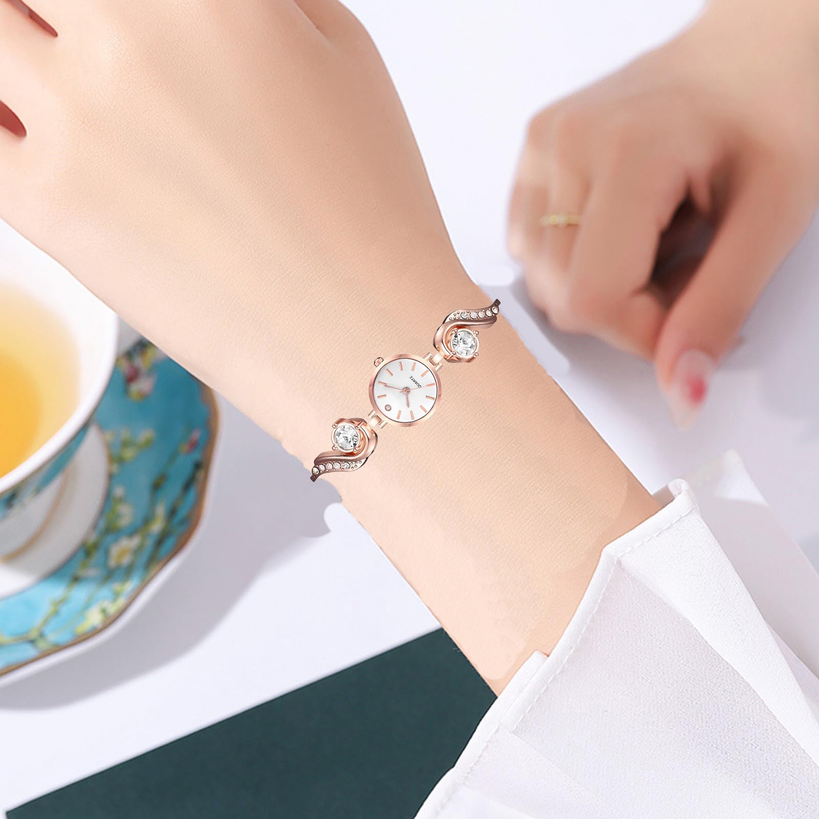 BESTKANG Ladies Watch Leisure Water Diamond Elegant Small and Exquisite Quartz Women's Wrist Watch (Gold White)