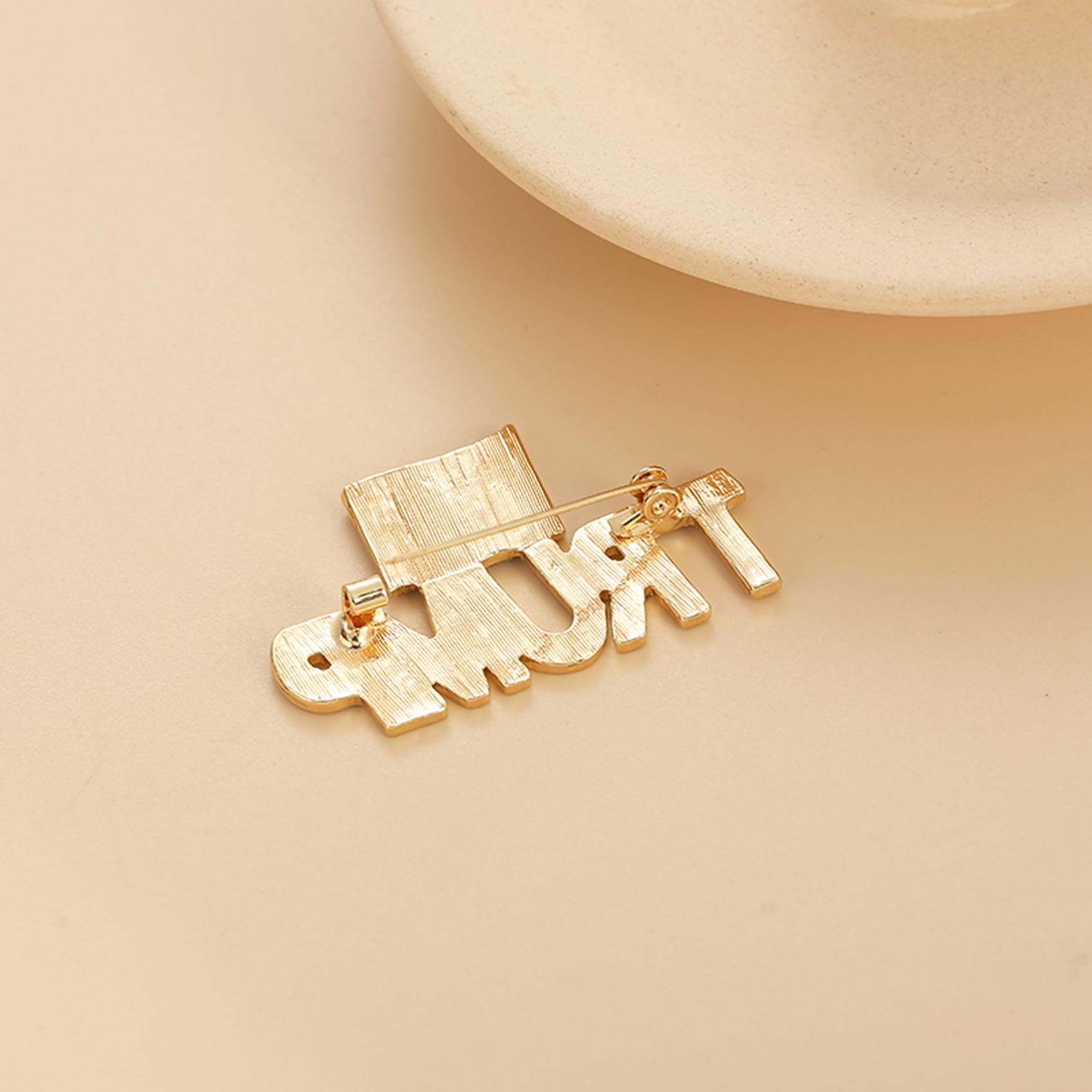 Crystal Trump Brooch with The USA Flag Word Brooch Pin Souvenir for United States of 2024 Presidential Election