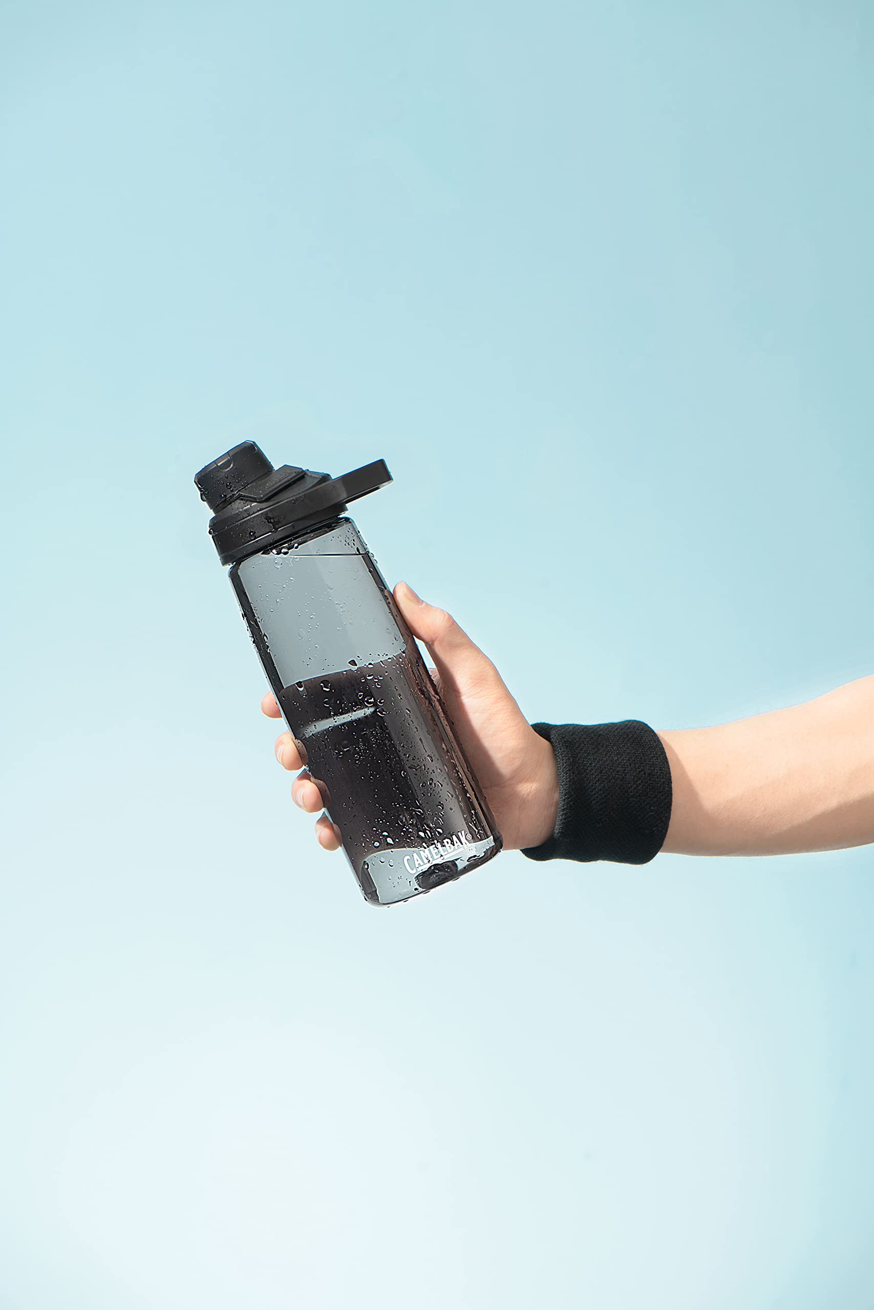 CamelBak Chute Mag BPA Free Water Bottle with Tritan Renew - Magnetic Cap Stows While Drinking, 32oz, Oxford