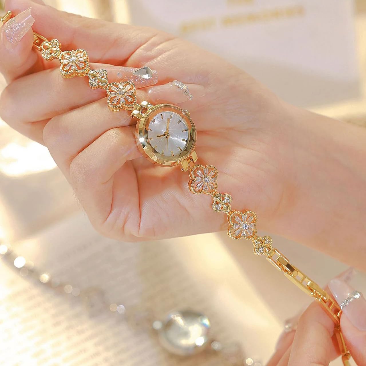 BESTKANG Luxury Ladies Hollow Four Leaf Grass Bracelet Chain Watches Waterproof Fashion Dress Quartz Watch