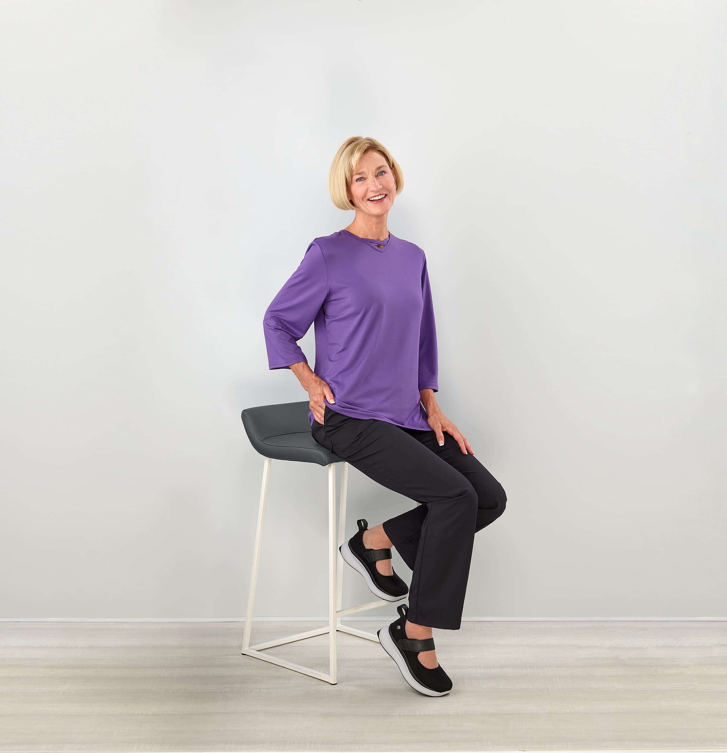 Women’s Open-Back Adaptive Criss Cross Neckline Top - Paisley Blues MED