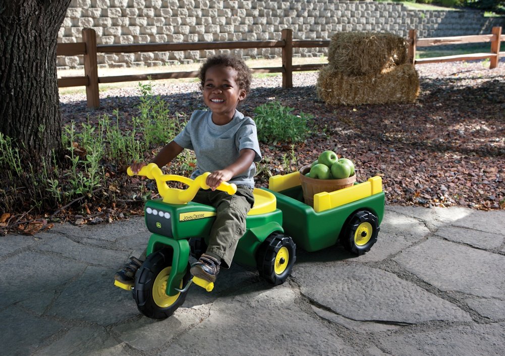 TOMY John Deere Pedal Tricycle and Wagon Set - John Deere Ride On Tractor for Kids - Officially Licensed John Deere Tractor Toys - 18 Months and Up, Green