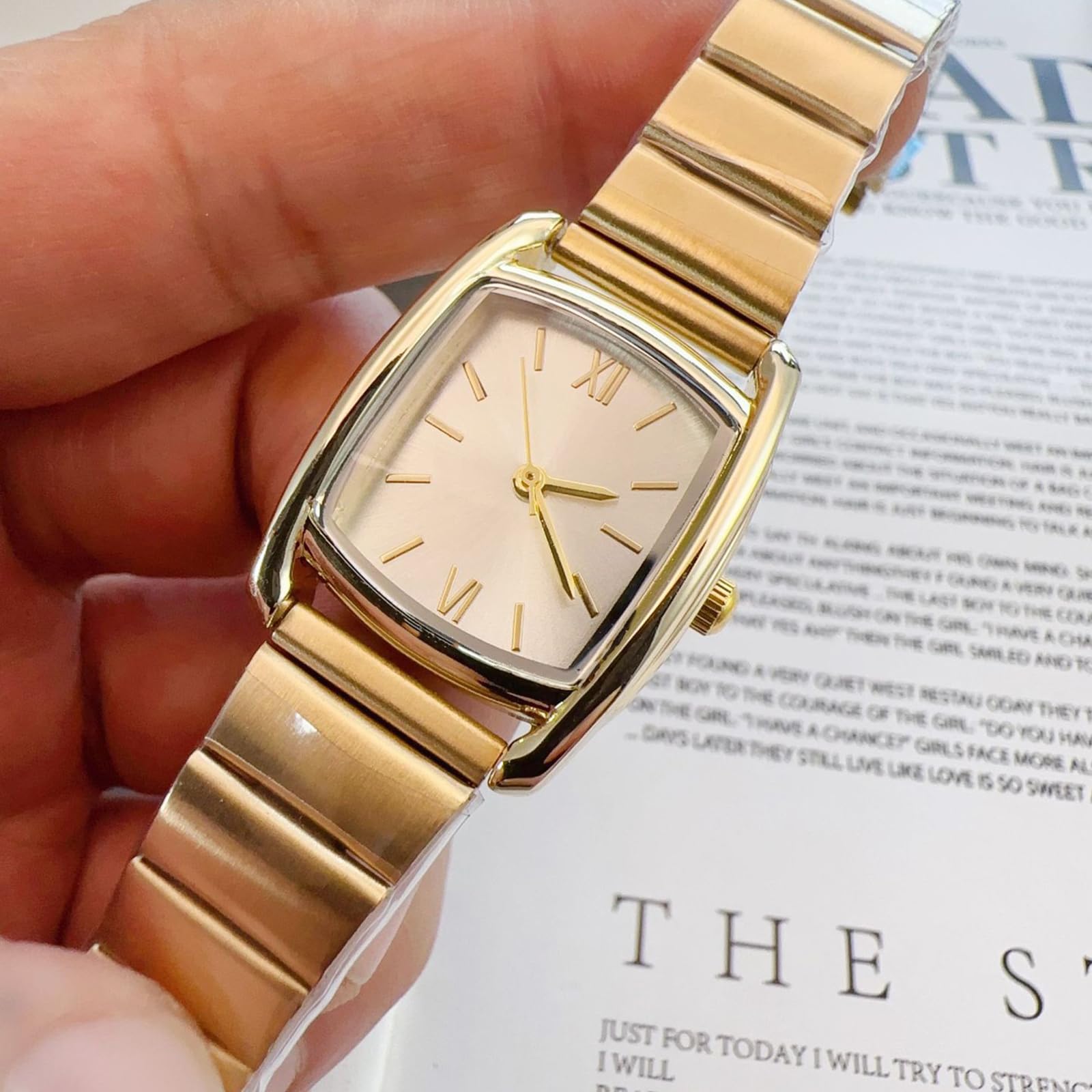 BESTKANG Square Watches for Women with Small Vintage Bracelet,Rectangular Case Roman Dial (Gold White)