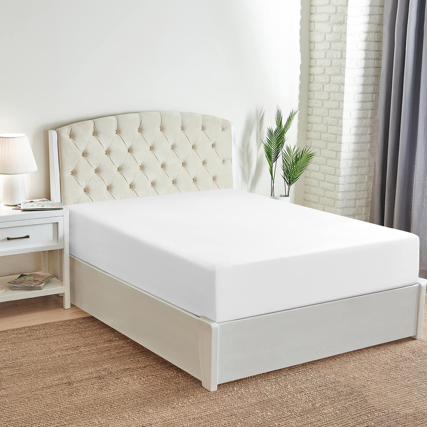 Mellanni Queen Fitted Sheet - Iconic Collection Bedding Sheets with up to 16 inch Deep Pocket - Soft & Cooling - Fade & Stain Resistant - 1 PC (Queen, White)