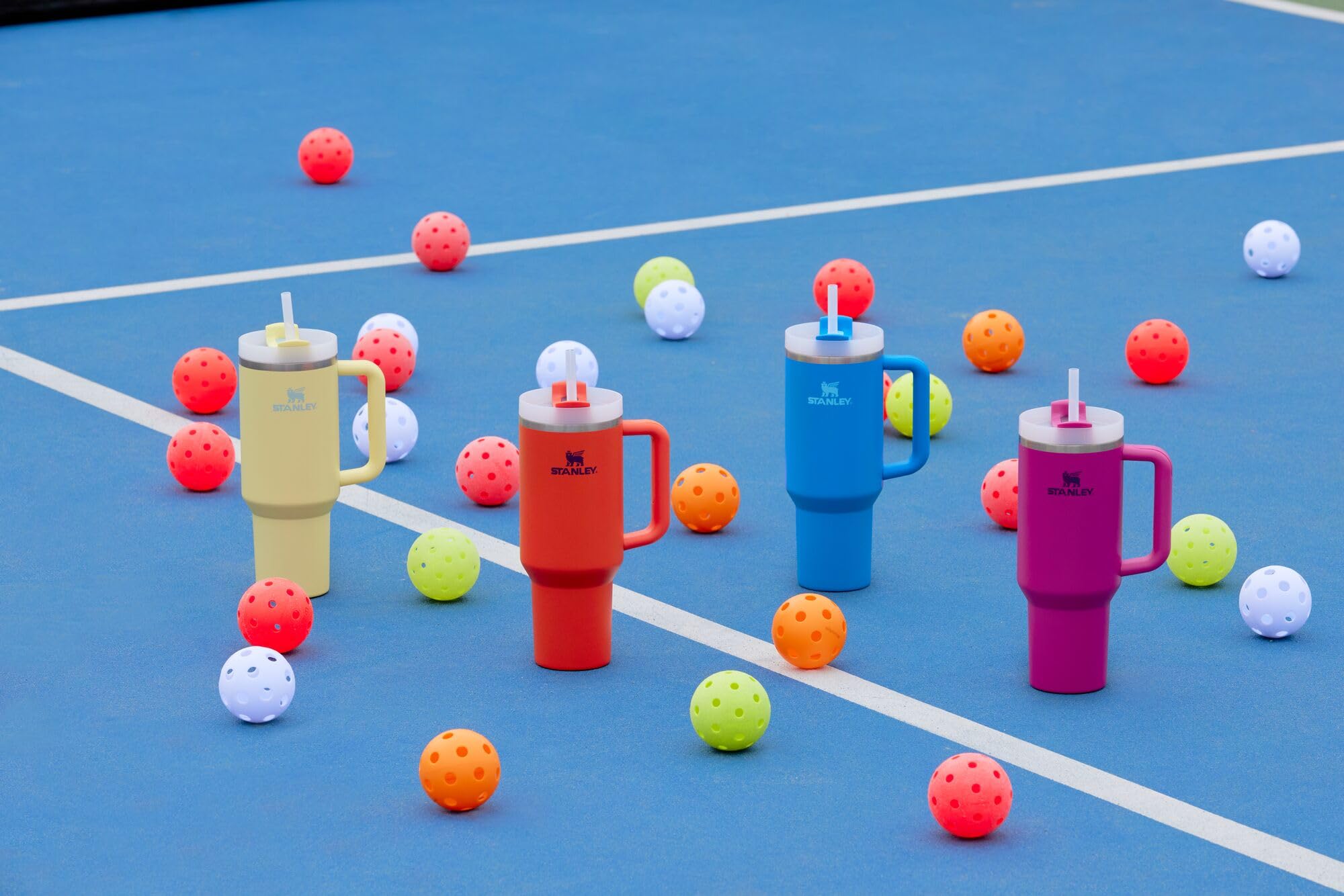 Stanley Quencher H2.0 FlowState Stainless-Steel Vacuum Insulated Tumbler with Lid and Straw for Water, Iced Tea or Coffee, Smoothie and More, Fuchsia, 40oz