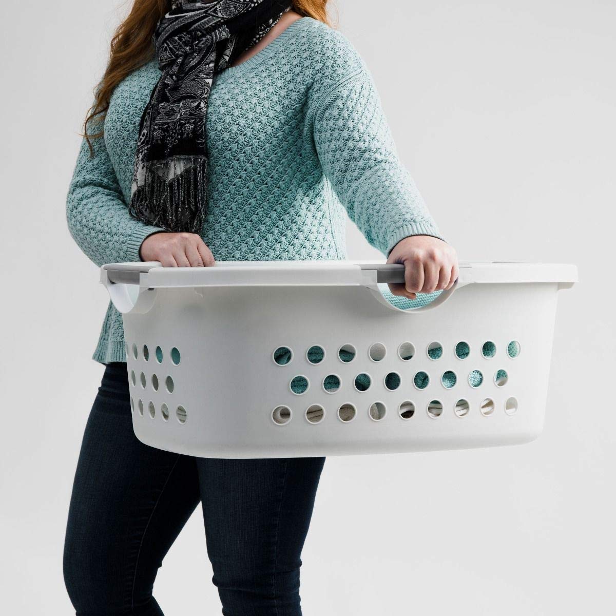 IRIS USA 50L Plastic Hip Hold Laundry Basket with Built-In Comfort Carry Handles, 3-Pack, 1.5 Bushel, Clothes Hamper, Laundry Hamper, Ventilation Holes, for Dorm Laundry Room Bedroom, White