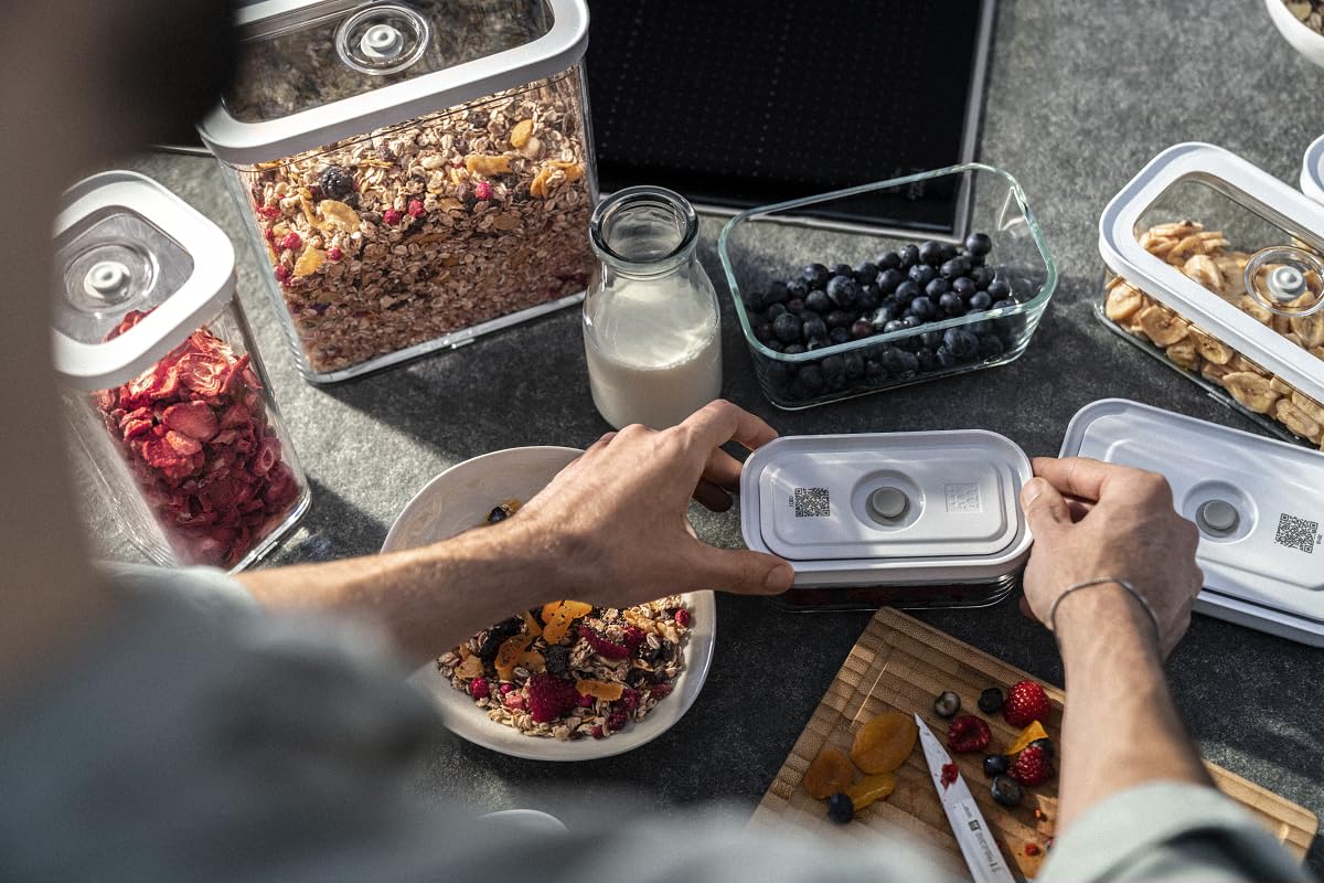 ZWILLING FRESH & SAVE CUBE Storage Container, Size M, Modular & Stackable Container, Airtight & Vacuum Storage, Dishwasher Safe, Transparent