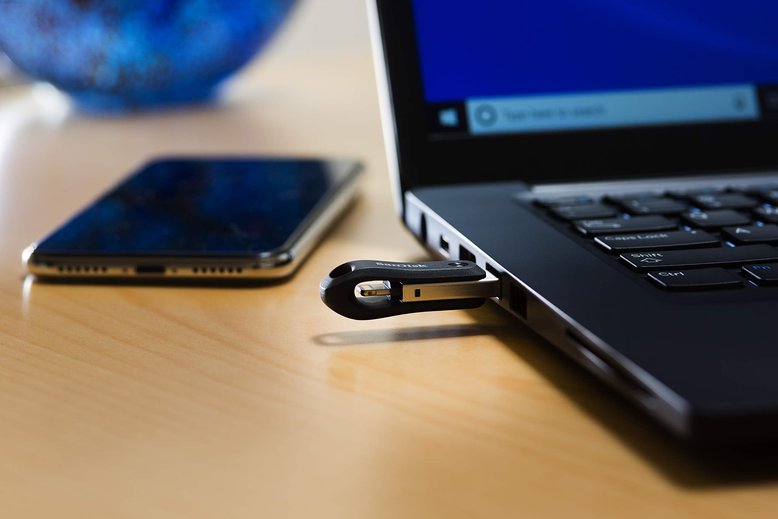 SANDISK 256GB iXpand Flash Drive Go - For your iPhone 14 or older - Create space on your iPhone - SDIX60N-256G-GN6NE
