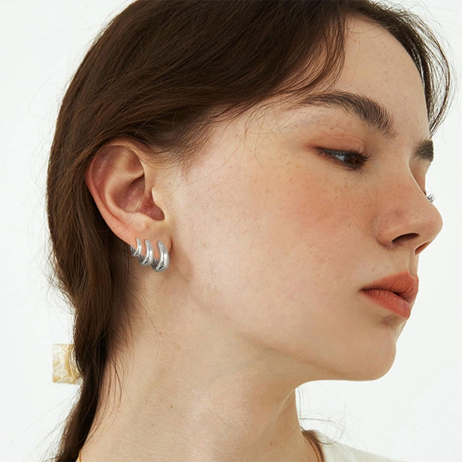 ASCOMY Hoop Earrings Set for Women Teen Silver Huggie Hoops Earrings 14K White Gold Plated 3 Pairs Chunky Circle Hoop Buckle Earrings Set Lightweight Hypoallergenic Gifts for Women Girls