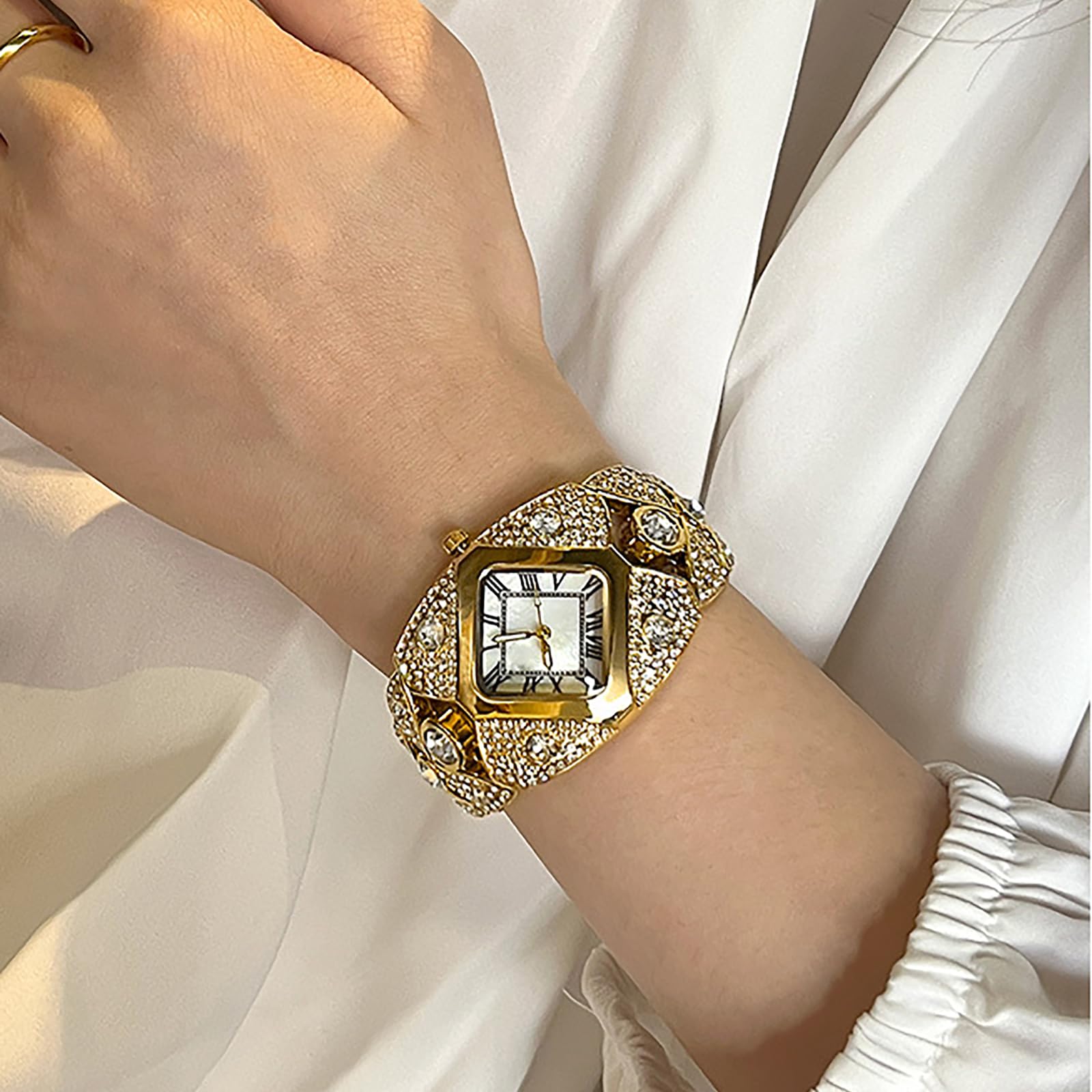 BESTKANG Elegant Women's Luxury Watch Rhombic Square Rhinestone Bracelet Roman Numerals Dial Quartz Watch Ladies Dress Analog Wrist Watches for Women (Gold White)