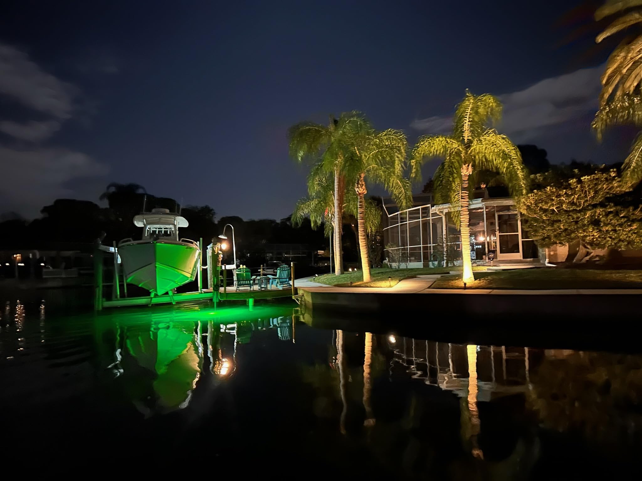 Saltwater Approved Barnacle Burner Underwater Fish Light, 250 Watt Extreme Brilliant Green 21,000 Lumens Single Dock Light 50' Marine Grade Lamp Cable, Automatic Dusk to Dawn, Easy Self Installation.