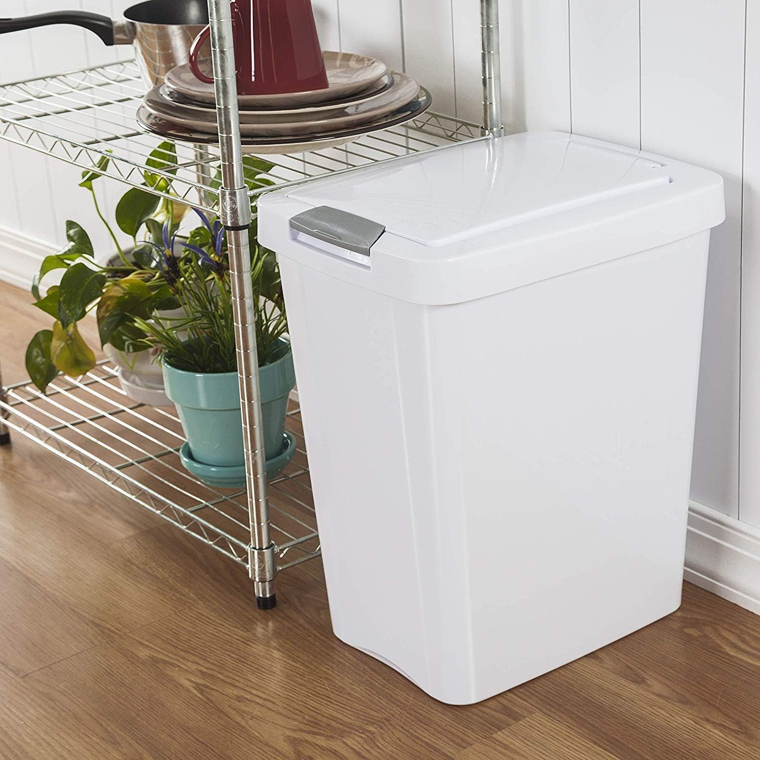 Sterilite 10438004 7.5 Gallon White TouchTop™ Wastebasket