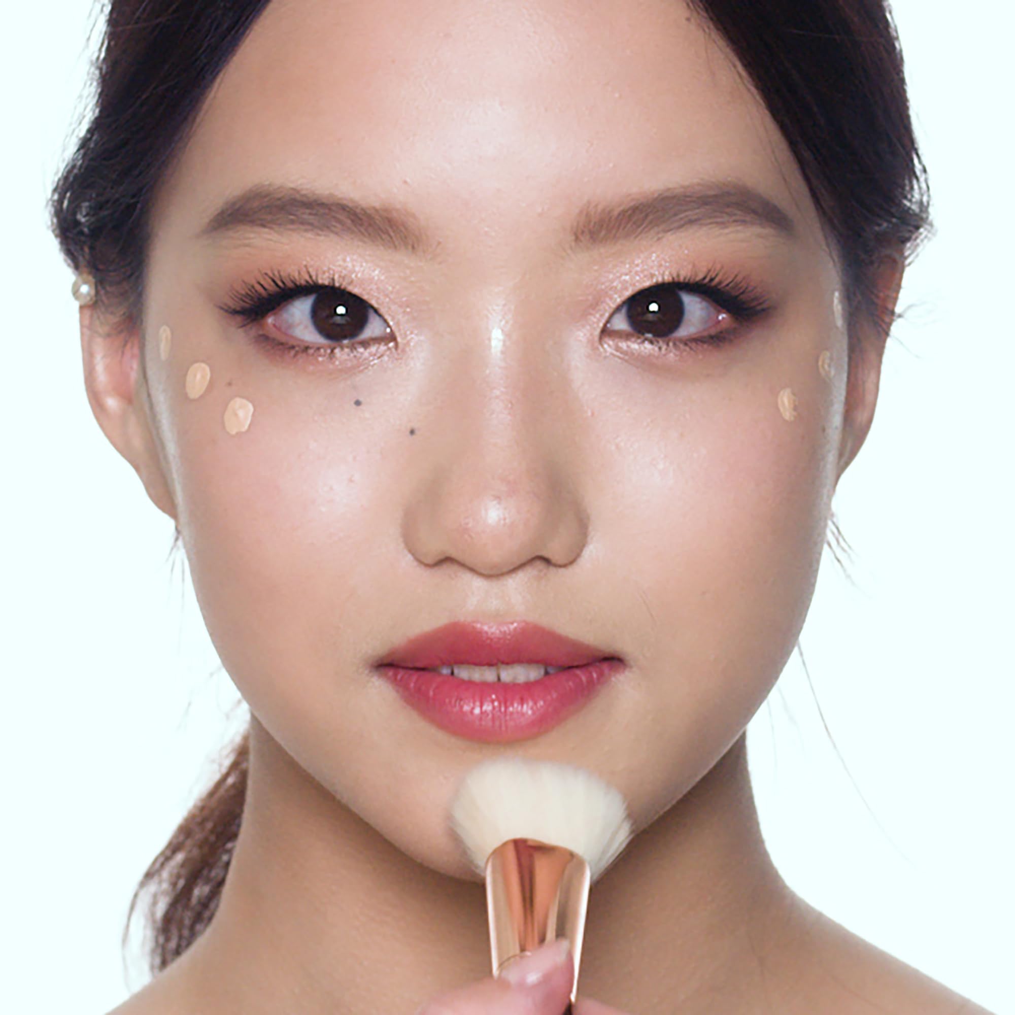 Charlotte Tilbury Hollywood Flawless Filter - Multi‑Use Makeup Primer, Complexion Booster & Illuminating Liquid Highlighter with Sheer Coverage - Smooths & Blurs Skin - 4 Medium