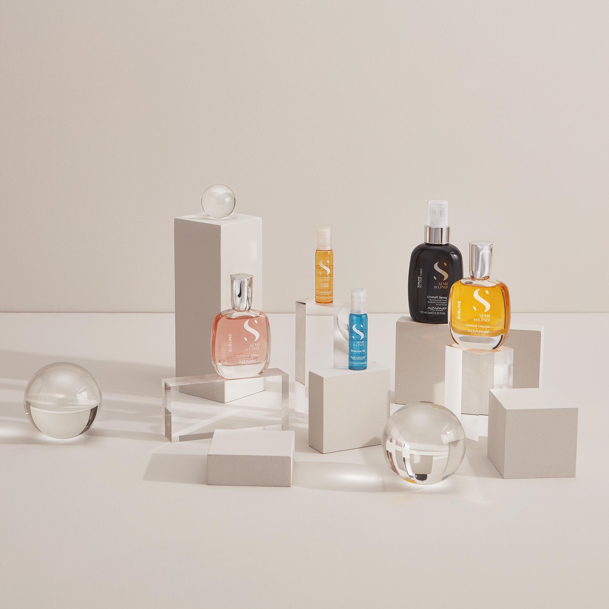 Alfaparf Milano Semi Di Lino Sublime Cristalli Smoothing Finishing Hair Spray - Dry Hair Treatment to Detangle & Add Shine - Smoothing Serum with Flax Seed Oil & Vitamin E - Vegan (4.23 oz / 125 ml)