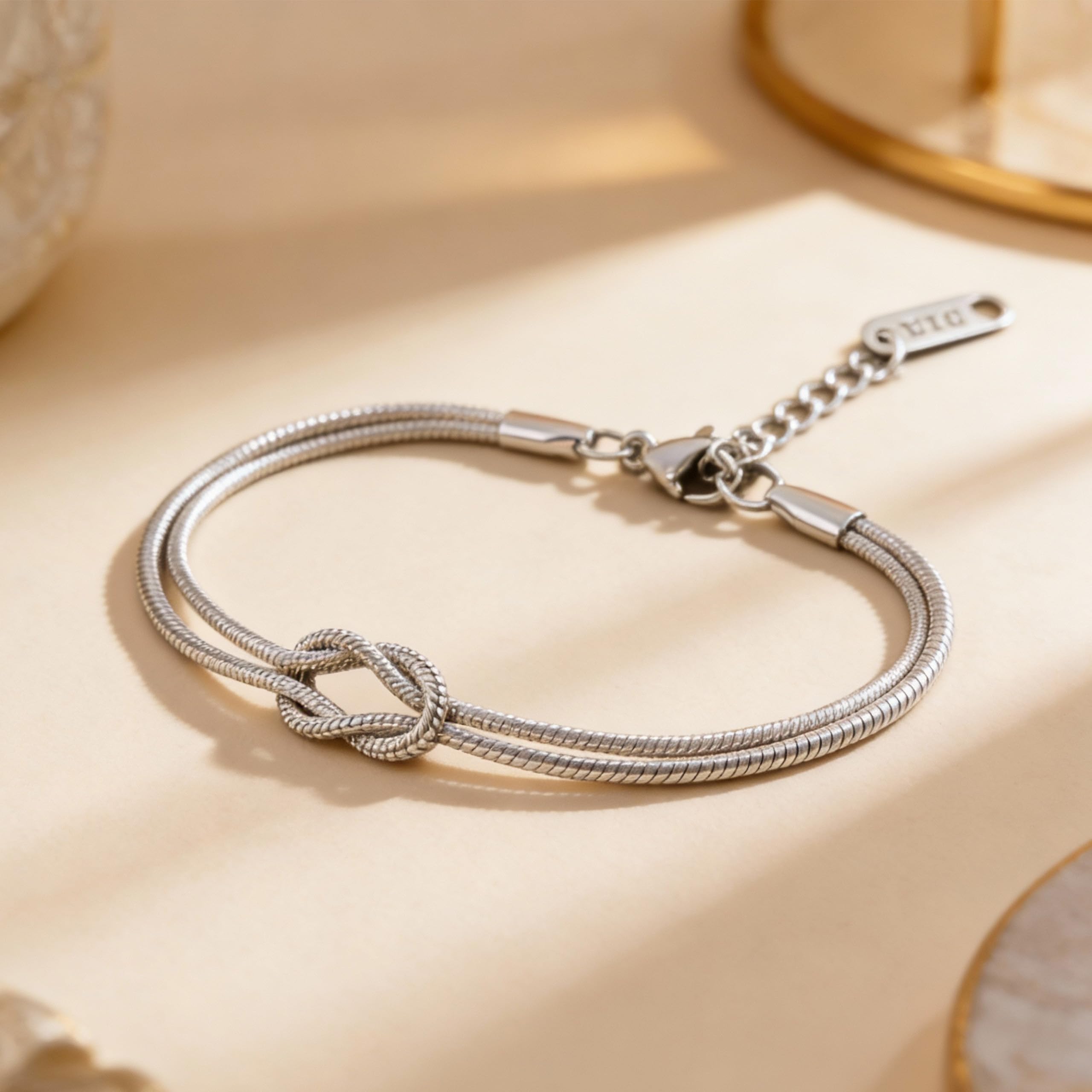 iWenSheng Birthday Gifts for Friends Female - Love Knot Friendship Bracelets Gift for Women Woman, BFF Christmas Bracelet Present for Best Friend Bestie