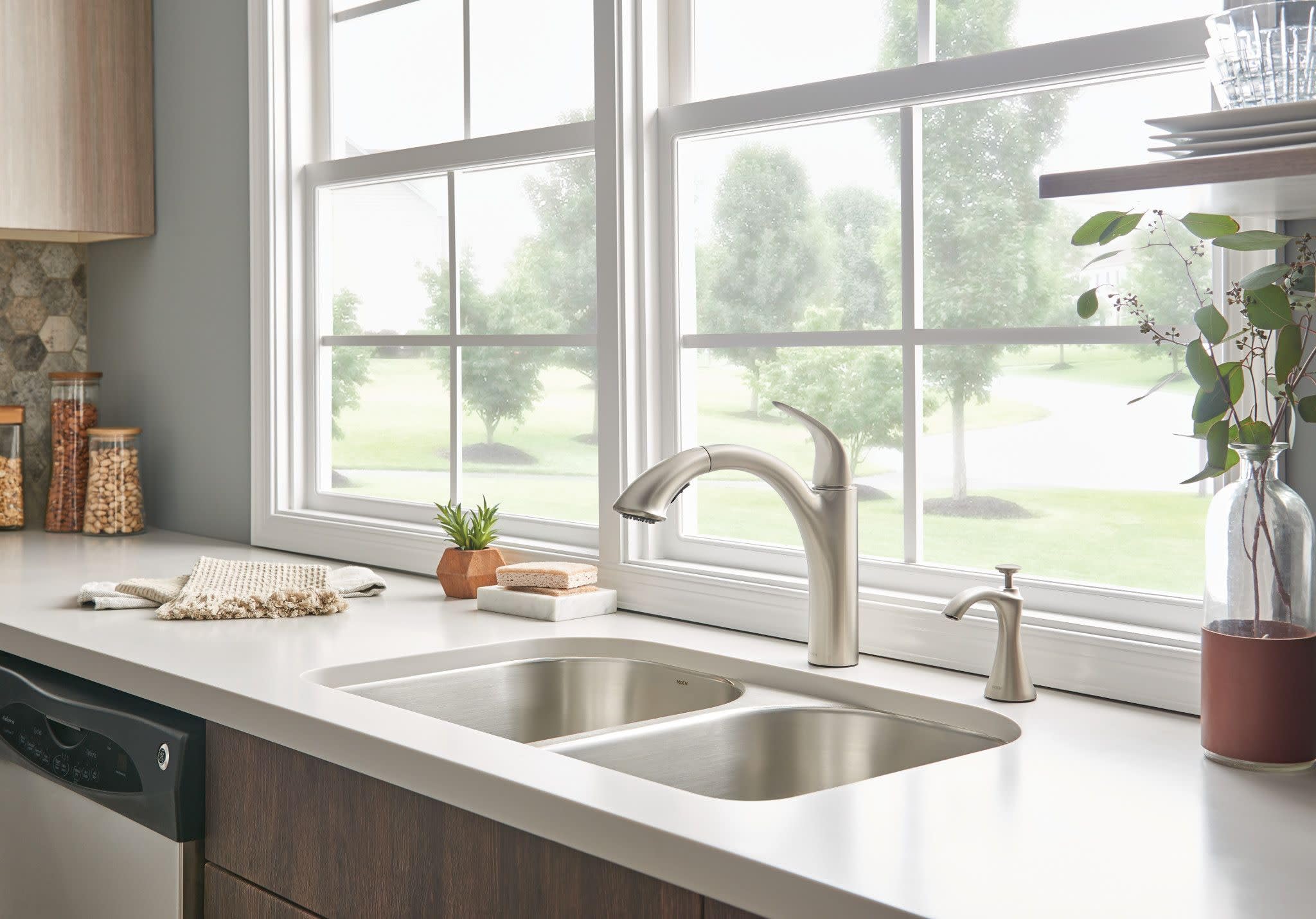 Moen Camerist Spot Resist Stainless One-Handle Kitchen Faucet with Pullout Spray Head, Featuring Power Clean and Reflex Docking System, 7545SRS