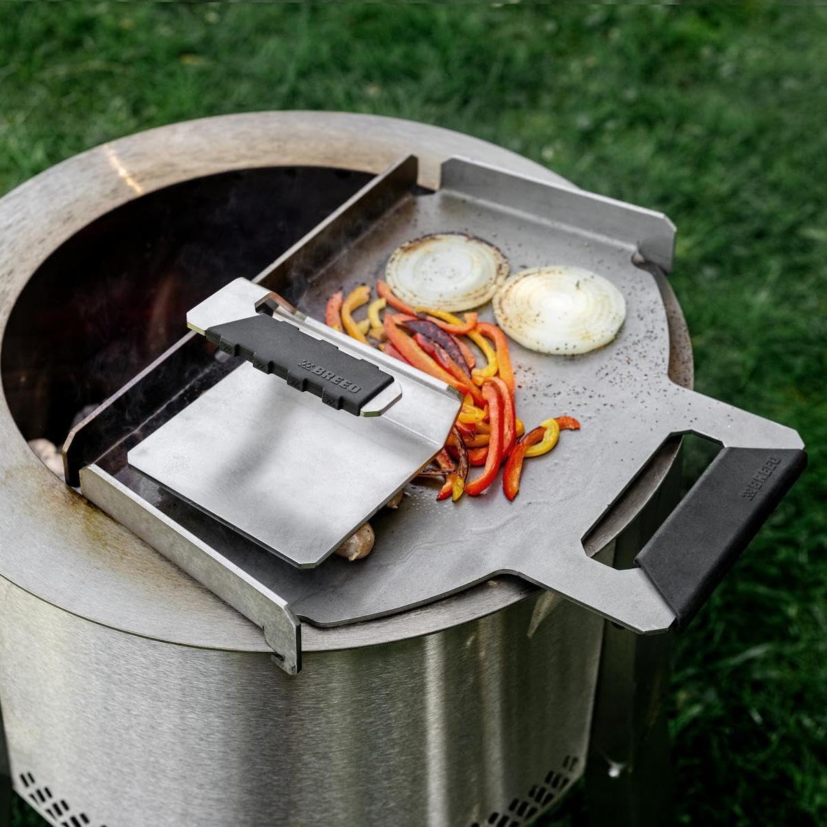 Breeo Griddle Press, 2.6 lbs - Heavy-Duty, Stainless Steel, USA Made - Smash Burgers, Patty, Steak, Sandwiches - Flat Top Grilling, Grill & Hamburger Press - Smash, Sear, Sizzle - Griddle Accessories
