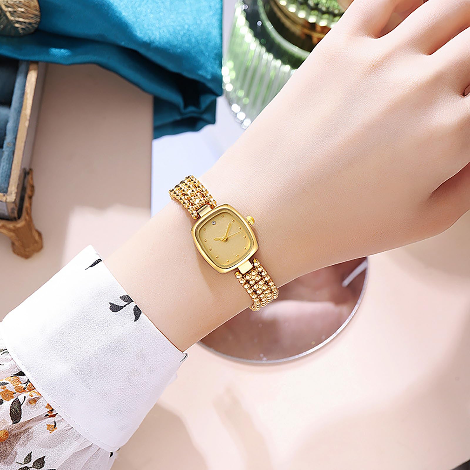 BESTKANG Gold Watches for Women Retro Ladies Quartz Wrist Watch Small Square Elegant Luxury Bracelet Women's Watch (Gold)