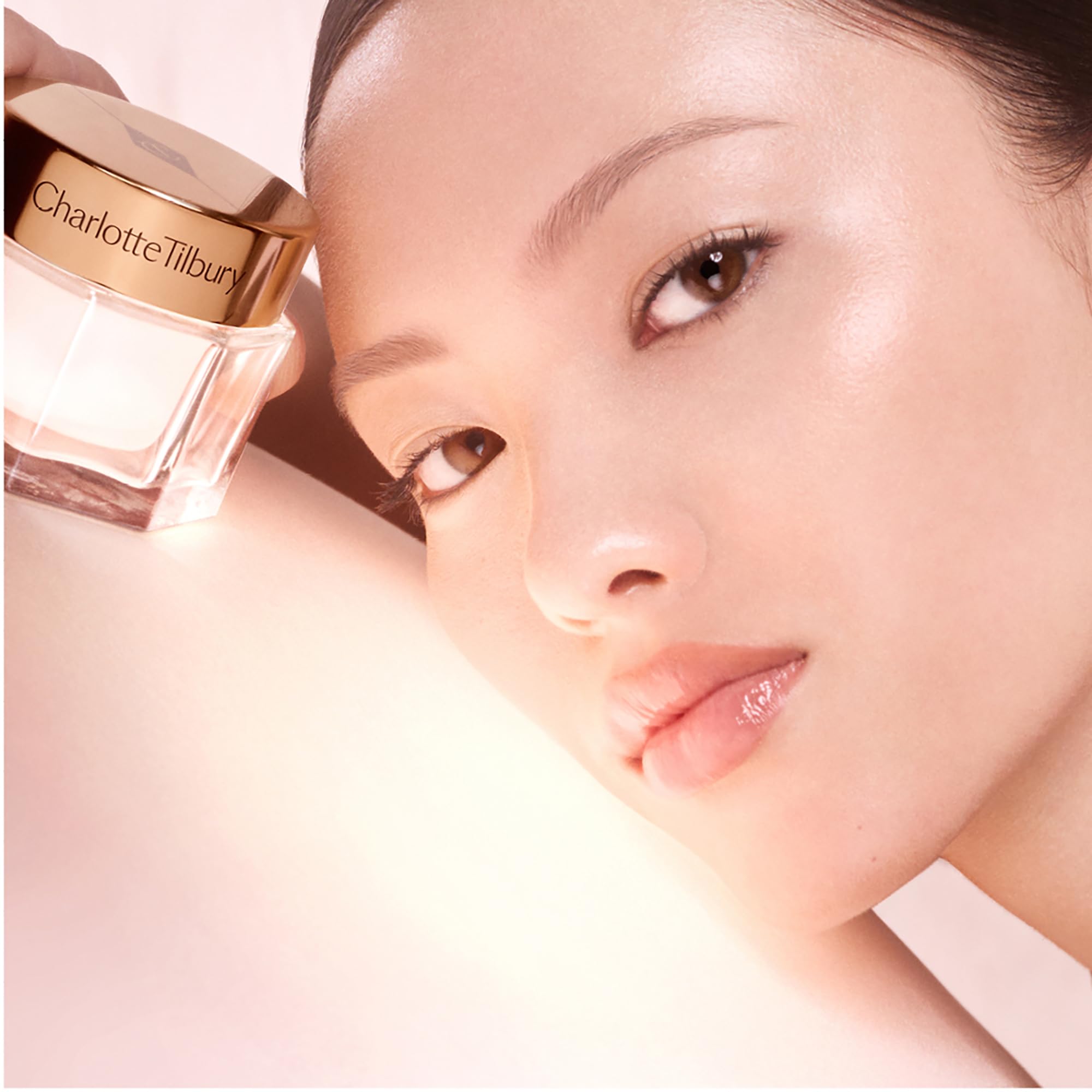 Charlotte Tilbury Magic Cream Face Moisturizer - Firming & Hydrating Face Cream with Cushion + Lift Mesh Technology, Vitamins C & E, Peptide Complex & Hyaluronic Acid (50ml)