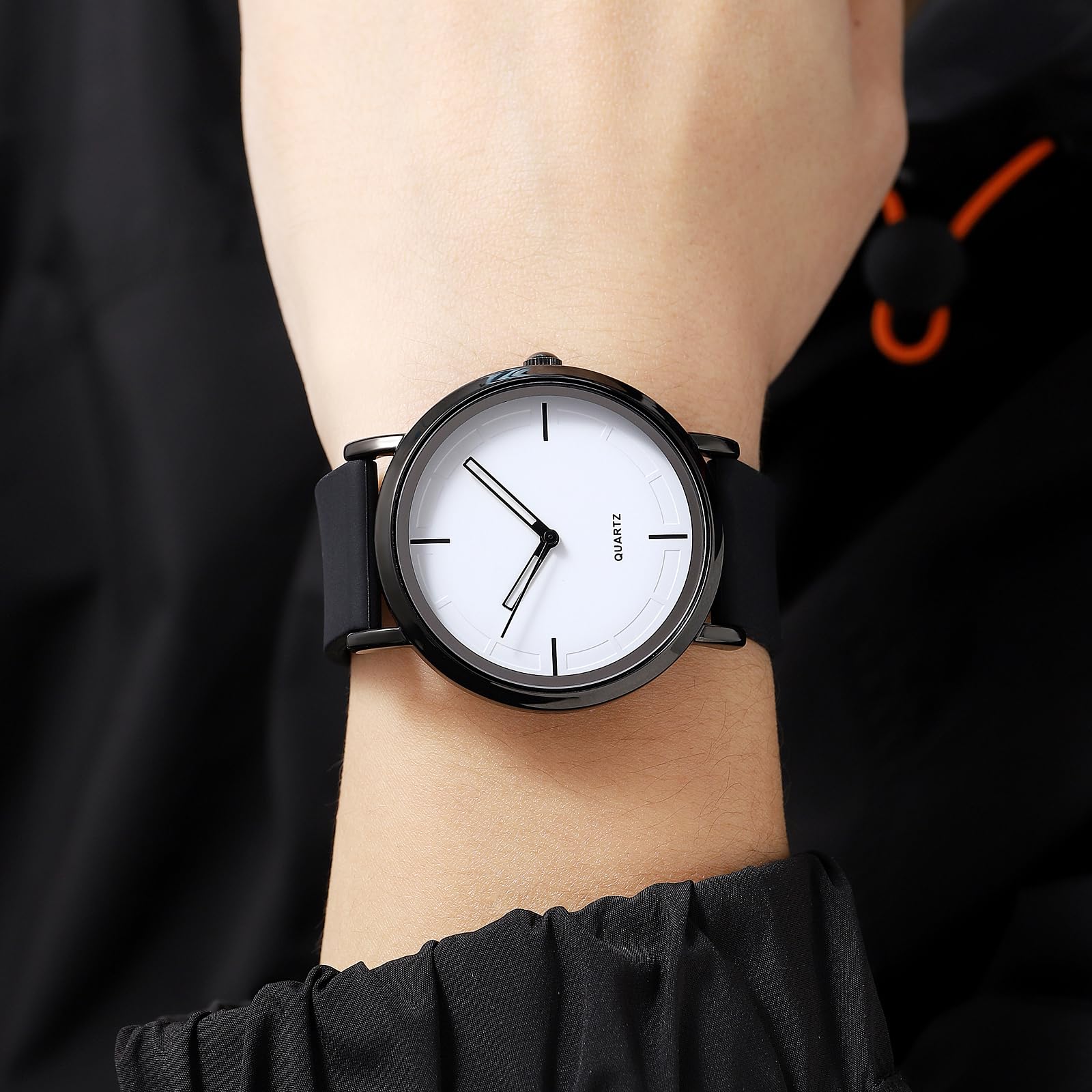 BESTKANG Fashion Simple Women Men Watches Luxury Quartz Silicone Waterproof Unisex Wrist Watches (Black and White)