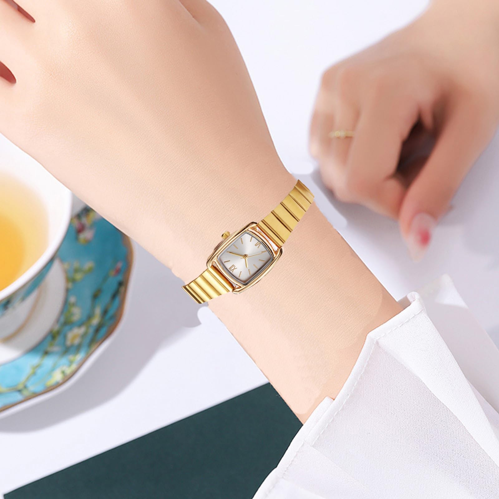 BESTKANG Square Watches for Women with Small Vintage Bracelet,Rectangular Case Roman Dial (Gold White)
