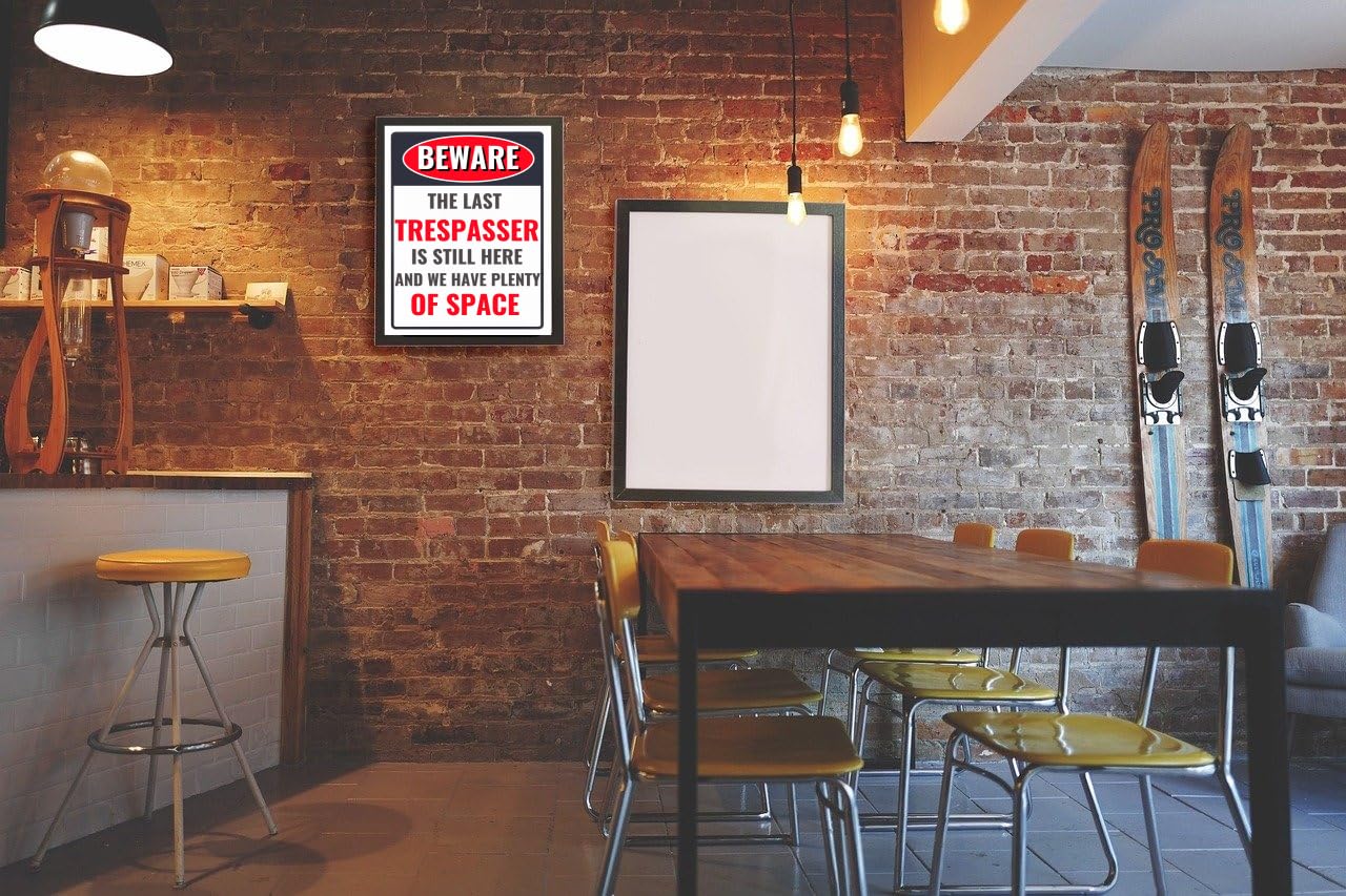 Carastora Spooky Halloween Decor Sign – Rustic Metal Wall Art for Outdoor Fence, Patio, Garage, or Man Cave, Funny Haunted Theme, 12x8 Inch