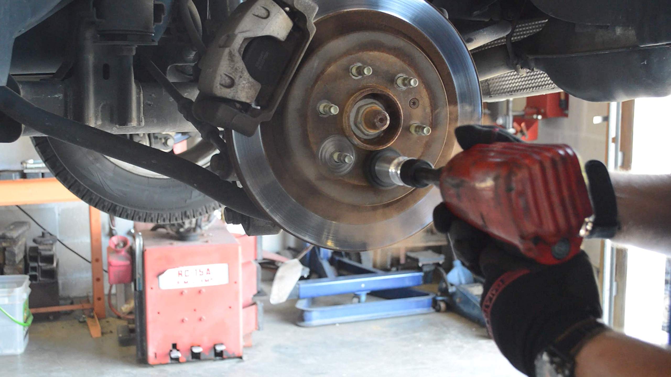 AME INTL 37330 Hub Buddy Surface and Stud Cleaner Pad, Fits 1/2" Impact Driven Wrenches