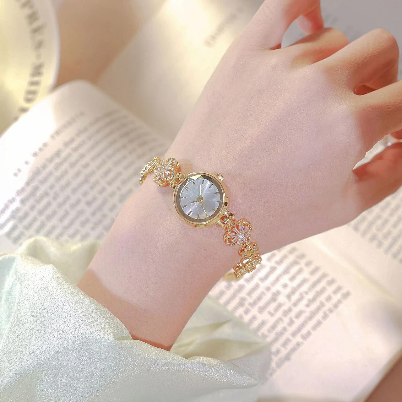 BESTKANG Luxury Ladies Hollow Four Leaf Grass Bracelet Chain Watches Waterproof Fashion Dress Quartz Watch