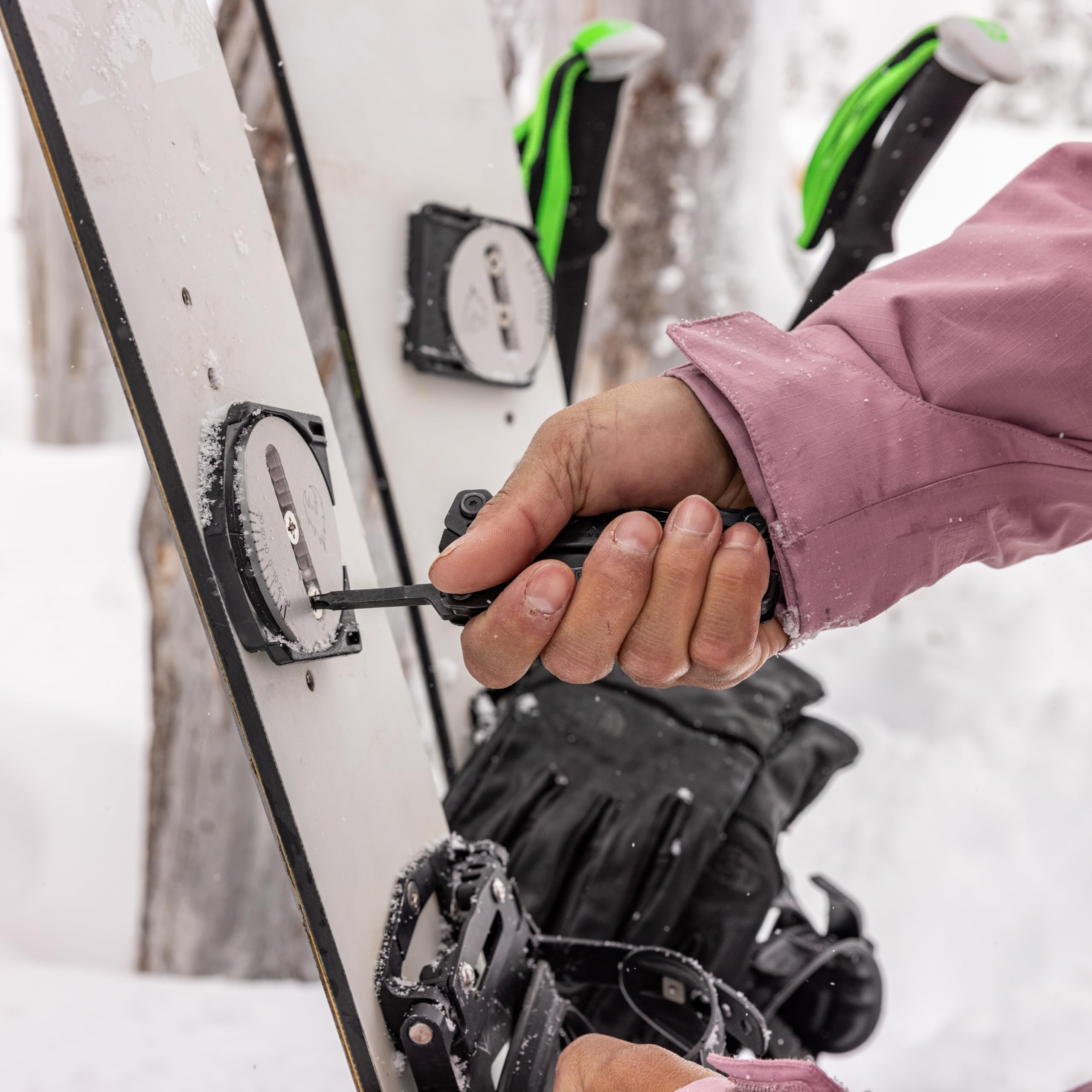 Gerber Gear Suspension-NXT 15-in-1 EDC Multi tool with Pocket Knife, Needle Nose Pliers and Wire Stripper Tools, Gifts for Men, Survival and Camping Gear, Stainless Steel