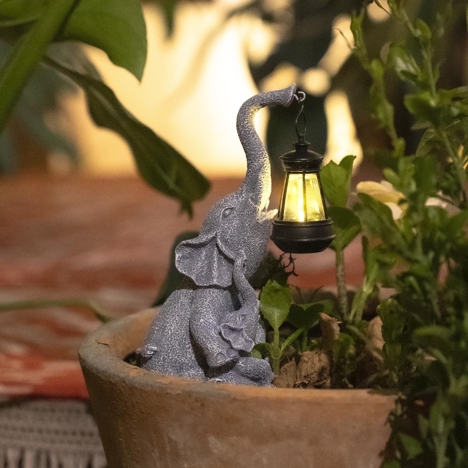 Jy.Cozy Elephant Garden Statue Mother and Baby Elephants Lovely Playing Solar Lamp Resin Outdoor Figurine Light Decoration Home Décor Lawn Yard Patio Porch Ornament Gift