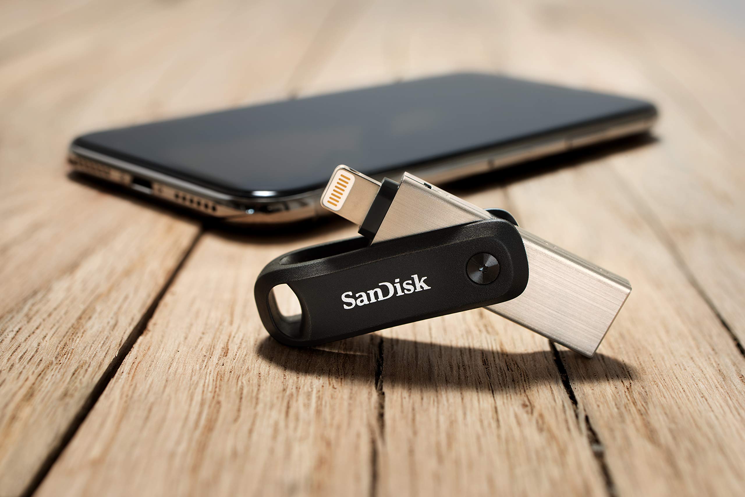 SANDISK 256GB iXpand Flash Drive Go - For your iPhone 14 or older - Create space on your iPhone - SDIX60N-256G-GN6NE