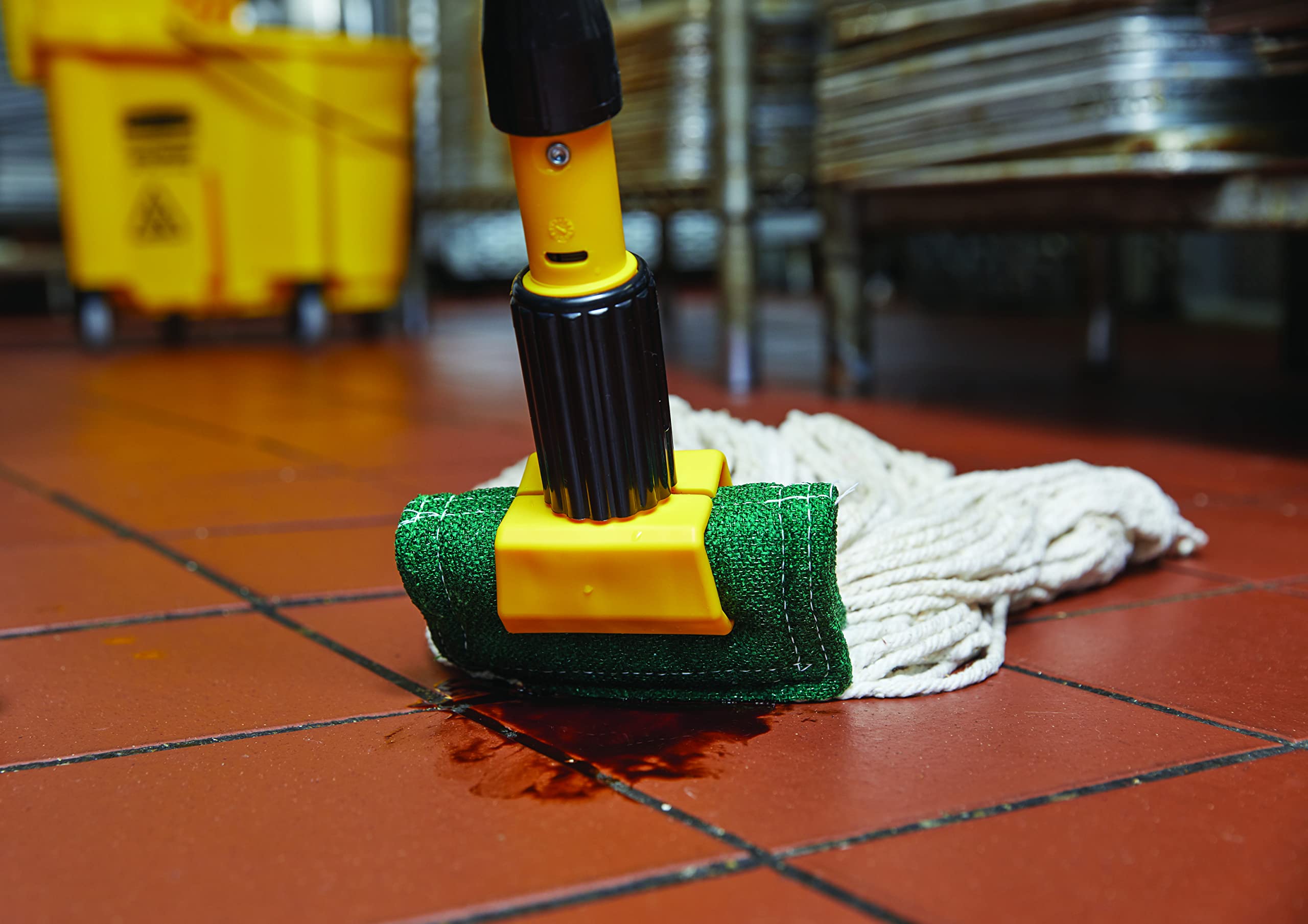 Rubbermaid Commercial Products Gripper 60" Wood Wet Mop Handle, Natural, for Professional/Industrial Floor Cleaning, Compatible with 5" Headband Mops