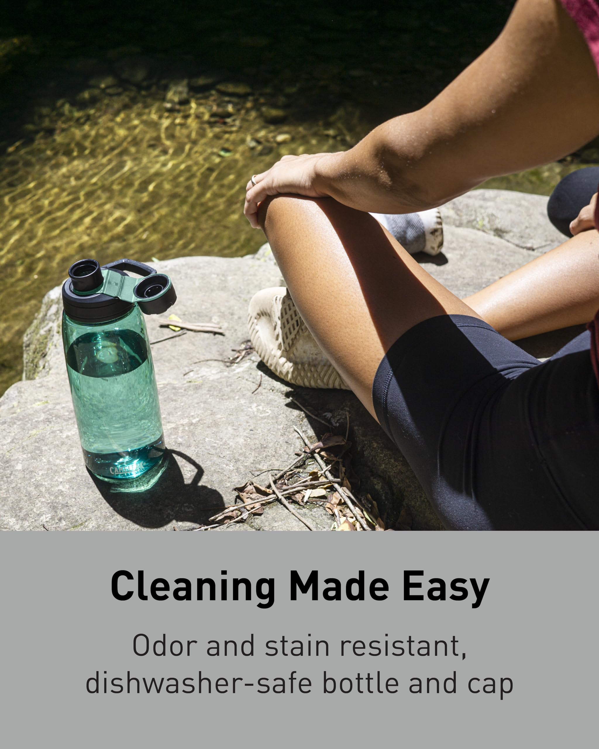 CamelBak Chute Mag BPA Free Water Bottle with Tritan Renew - Magnetic Cap Stows While Drinking, 32oz, Oxford