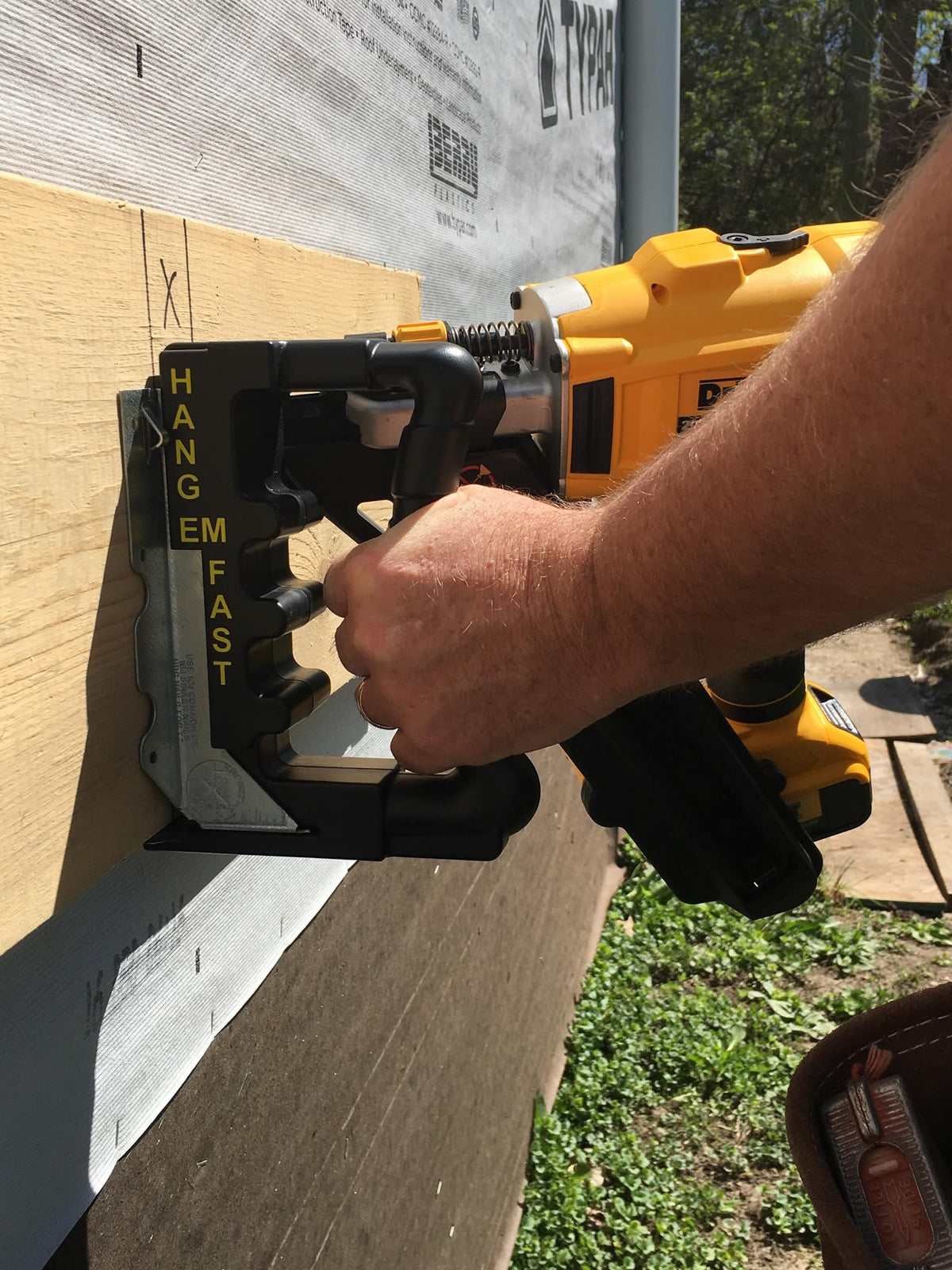 Hang Em Fast Tool - Metal Joist Hanger Installation Jig - Lightweight Durable Ergonomic - Fast & Easy - Deck, Floor System, Small Truss - for Dimensional Lumber Sizes 2x6 2x8 2x10 2x12