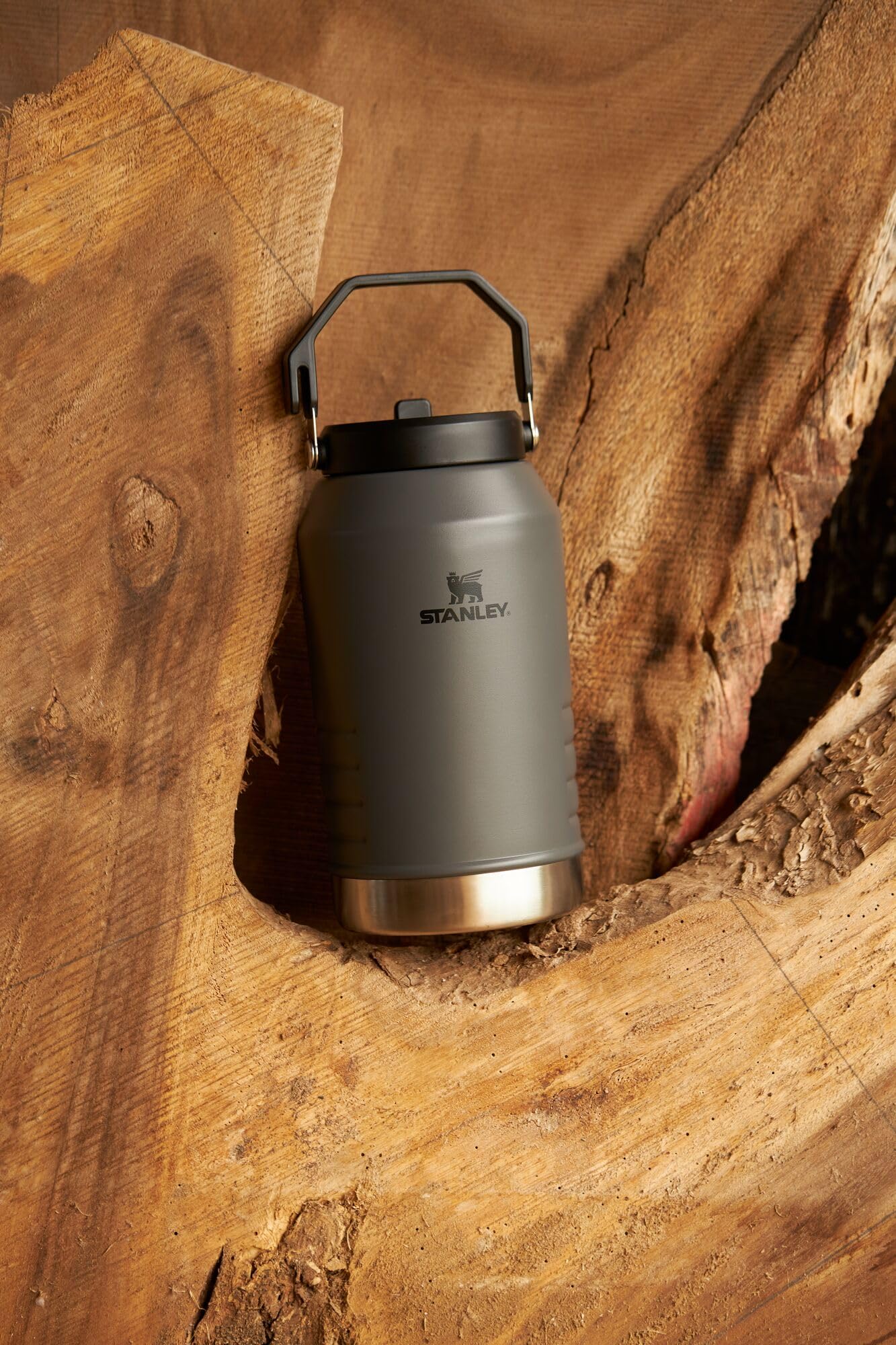 Stanley IceFlow Flip Straw Jug with Handle 96 oz| Twist On Lid and Flip Up Straw | Leak Resistant for Travel and Sports | Insulated Stainless Steel |BPA-Free |Charcoal