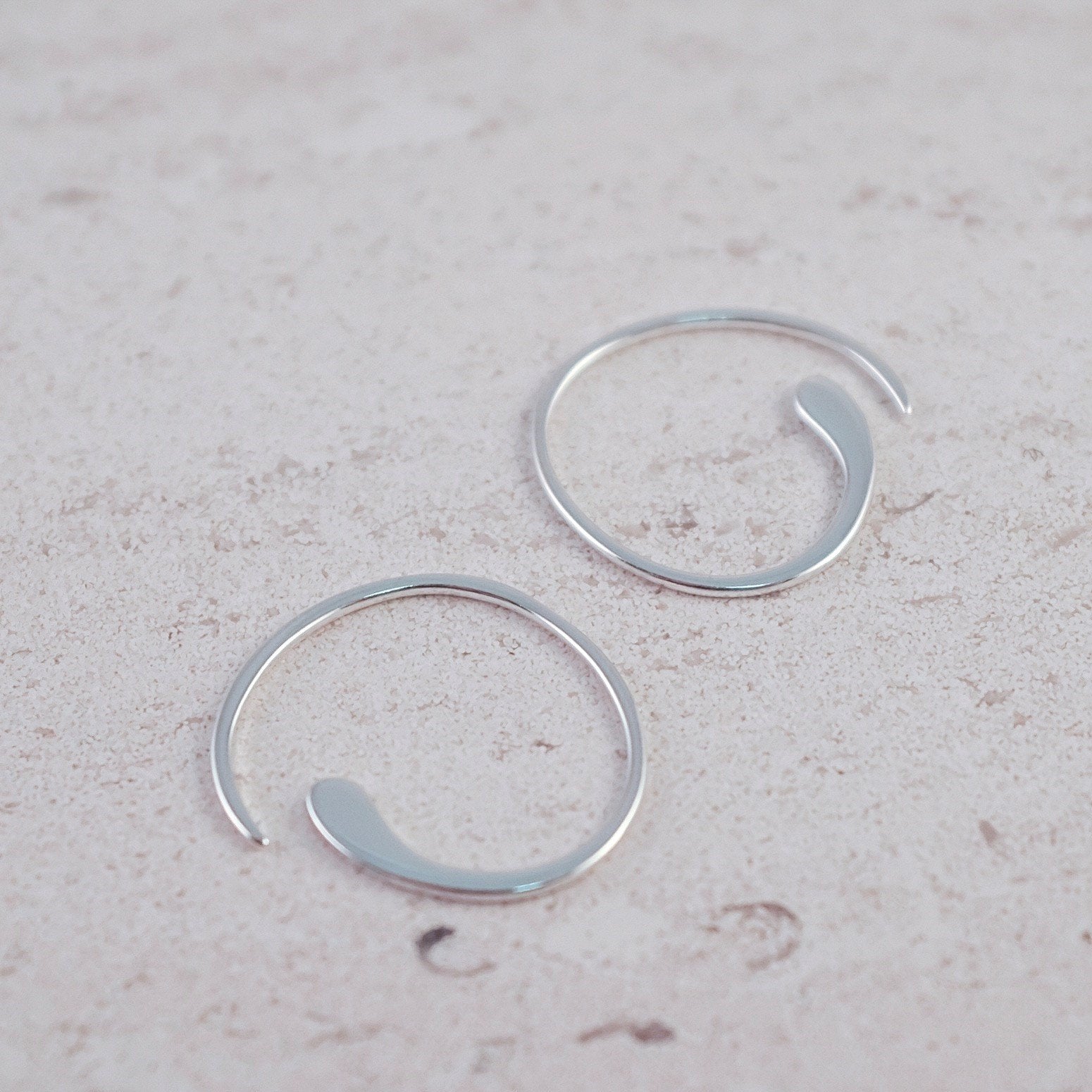 Boma Jewelry Sterling Silver Pull Through Hoop Earrings (Medium Silver)