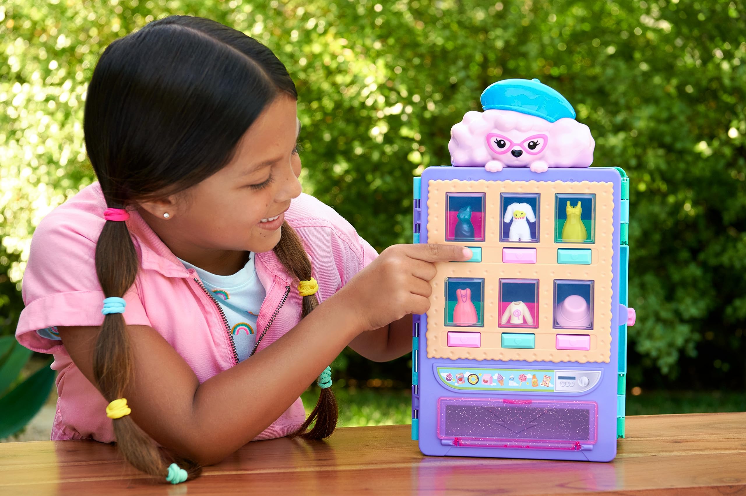 Polly Pocket Toy Vending Machine Playset, Candy Style Fashion Drop with 2 Dolls (3-inch), 1 Pet & 35+ Accessories
