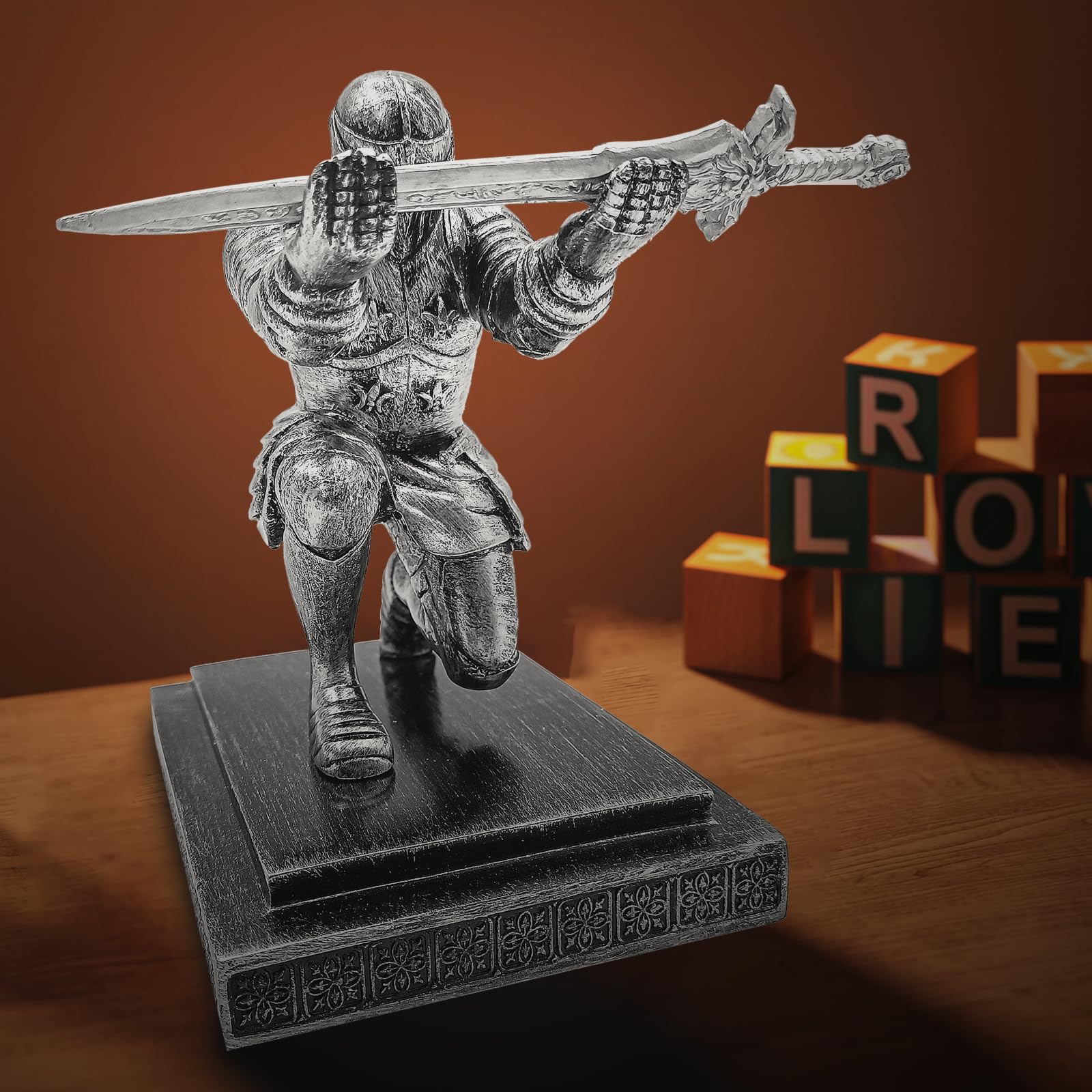 Hoypeyfiy Knight Pen Holder,Knights Pen Stand with Magnet Sword,Executive Pen Stand,Resin Soldier Pen Holder for Office,Home,Desk Decor,Holiday Present (Silver)
