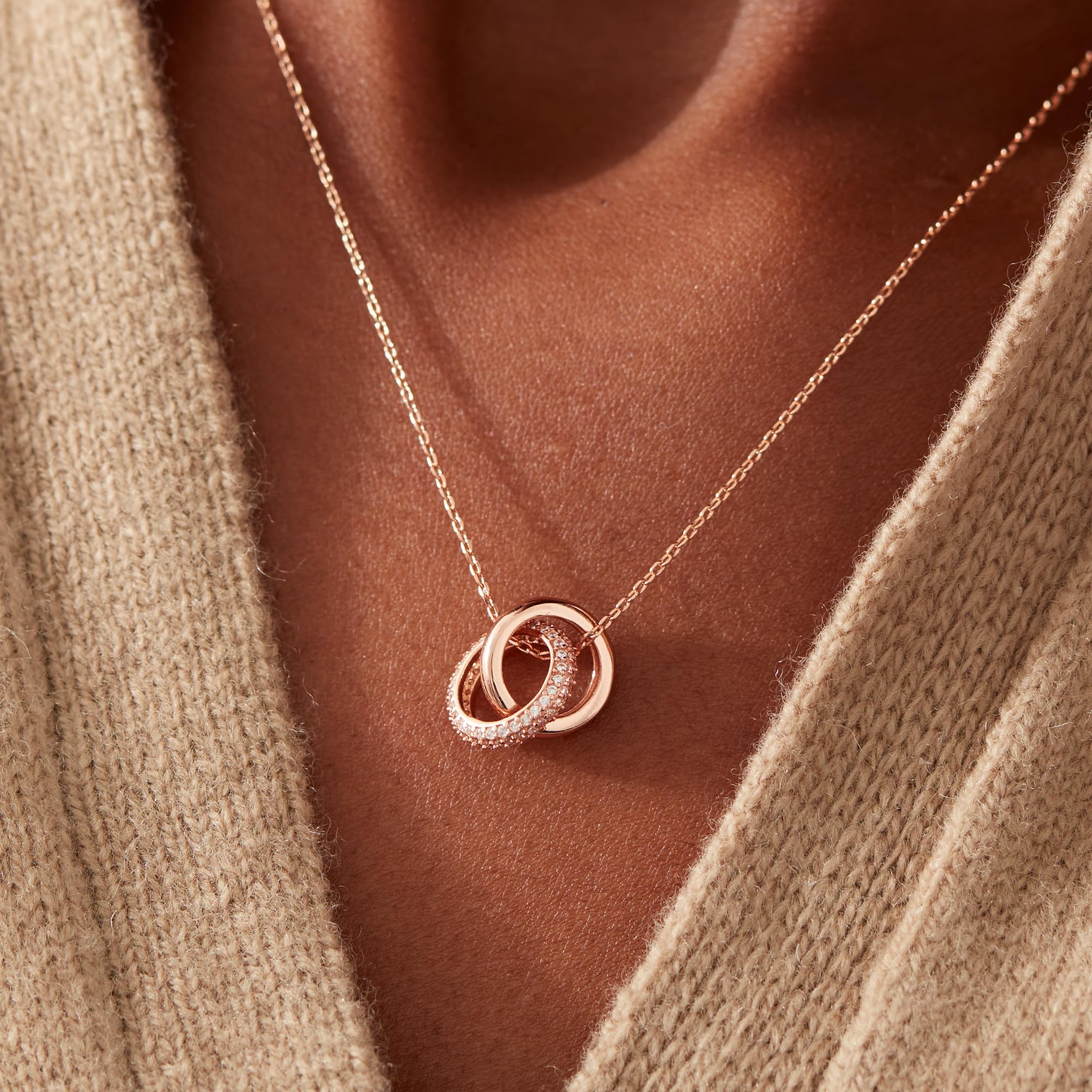 STORYJEWELLERY Best Friend Necklace, Friendship Necklace for Women, Gift for Friends Female, Friendship Gifts for Women Friends, Bestie Bff Sisters Gifts for Women, S925 Plated with 18K Rose Gold