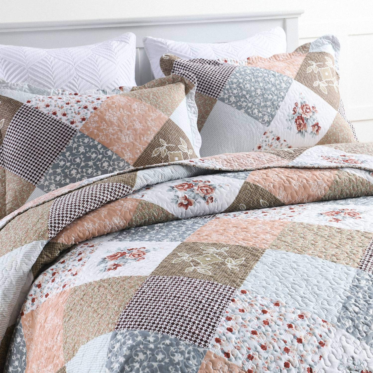 HoneiLife Quilt Set King Size - 3 Piece Microfiber Quilts Reversible Bedspreads Patchwork Coverlets Floral Bedding Set All Season Quilts-Mocha Rose,King Size